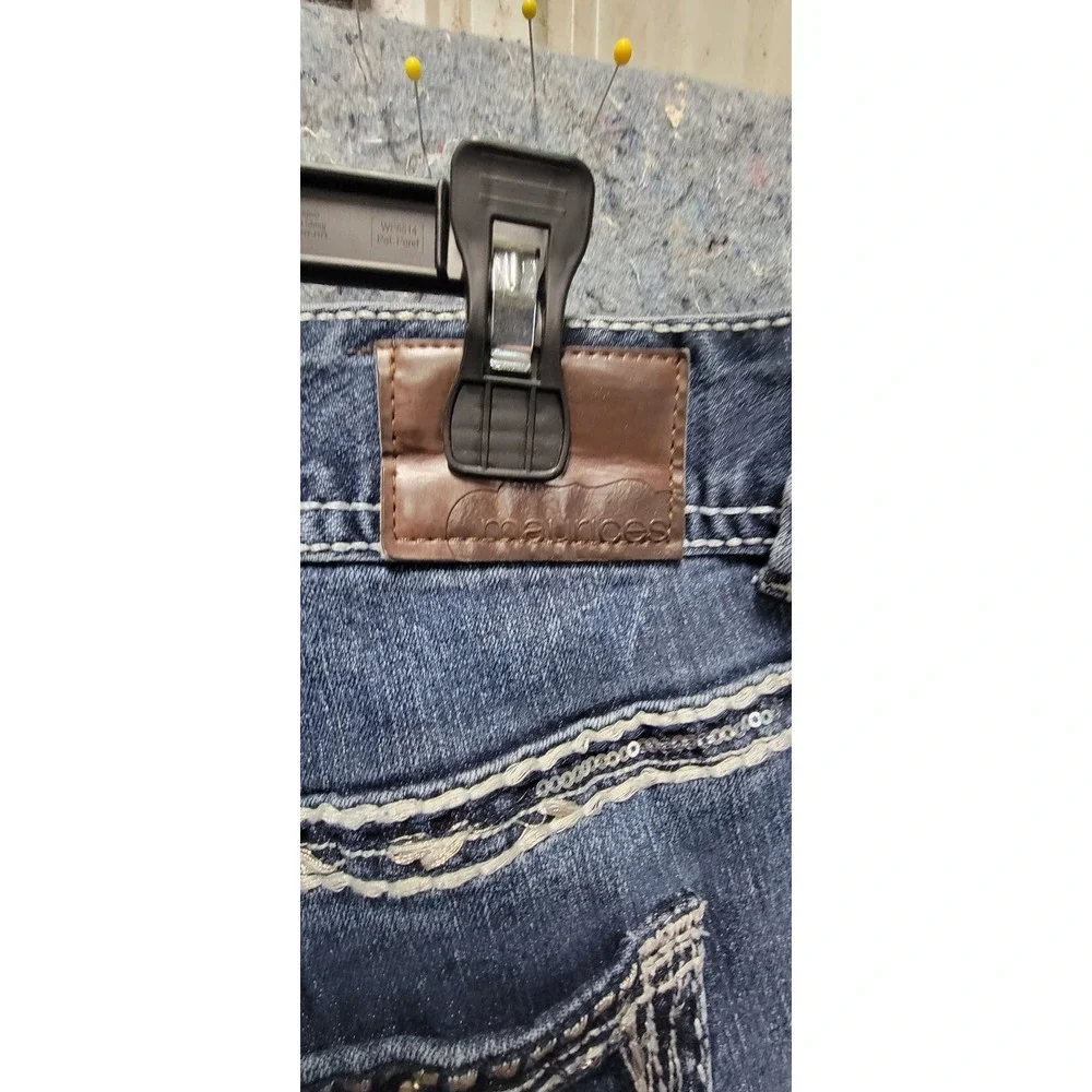 Maurices‎ White Gold Stitching Rhinestones Blue Jeans Size 24 Short